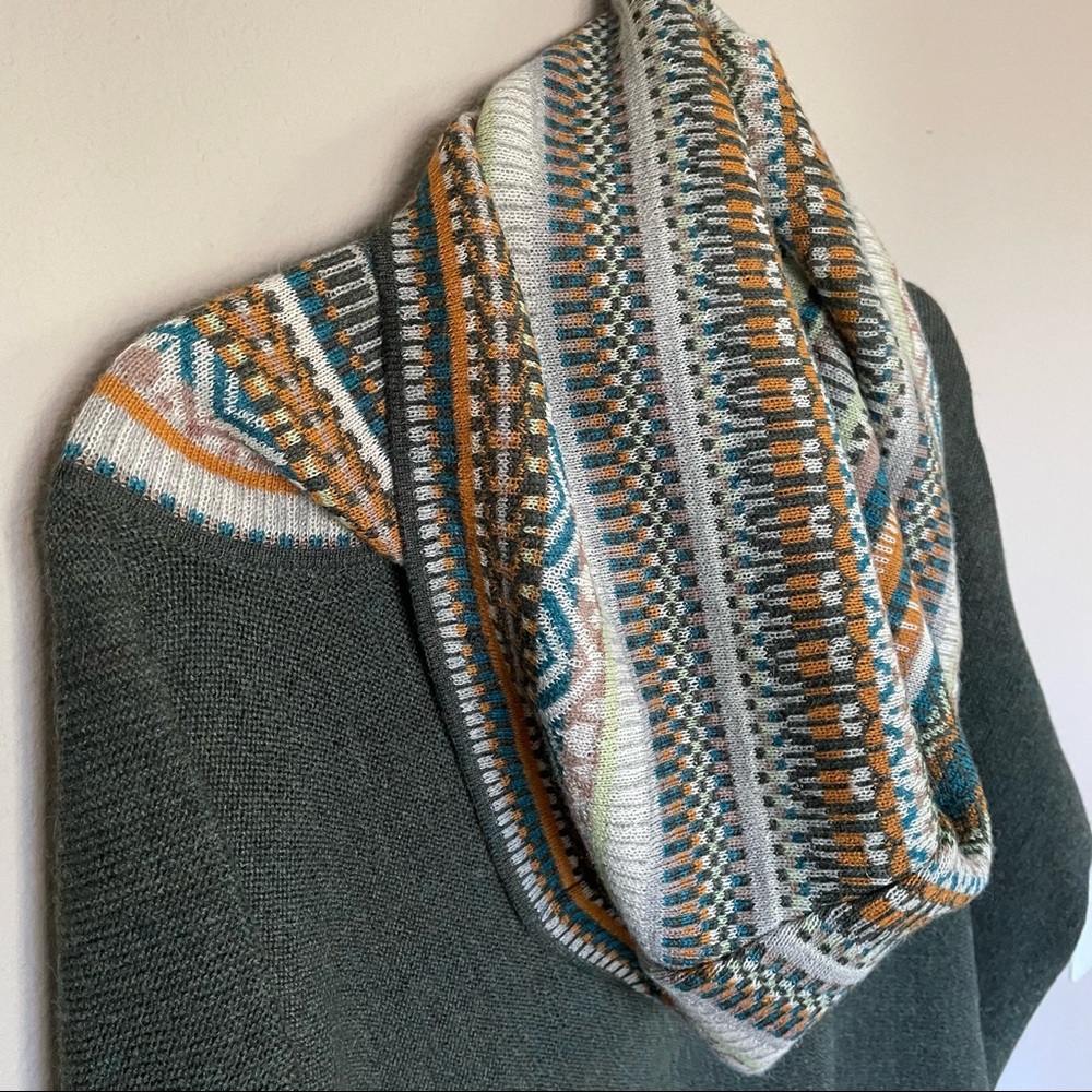 ❄️Aplaca blend cowl sweater NWOT❄️